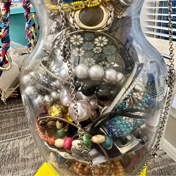 Vintage/ Modern Jewelry Jar Lot~ 2 LBS WEARABLE & JUNK - Picture 9 of 16